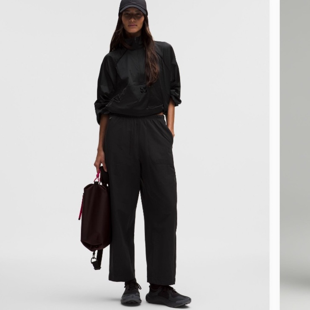 Lululemon Lightweight mid rise barrel leg cropped pants